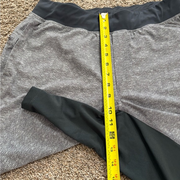 Lululemon T.H.E. Short Linerless athletic shorts. - Picture 4 of 8